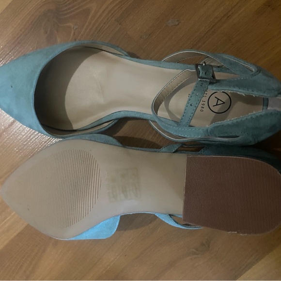 - A MTL 1800 brand new heel sage green - Picture 4 of 4